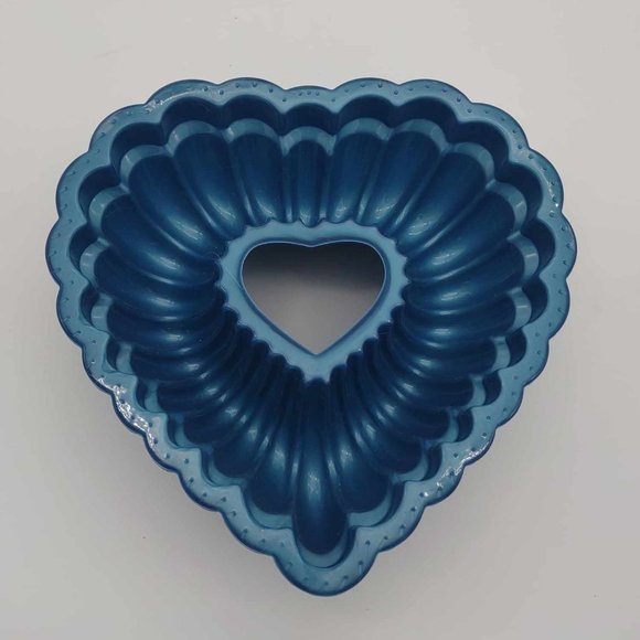 Valentine's - DASH Heart shaped mini-waffle maker & heart silicon baking pan - Picture 5 of 6